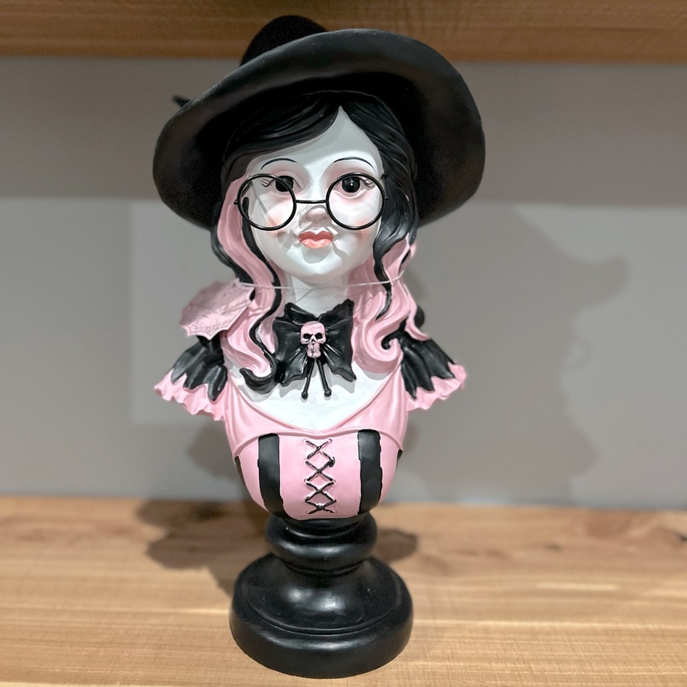 NWT 15" Bella Lux Witch Bust w/ Glasses